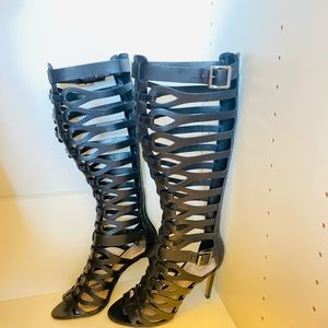 VINCE CAMUTO KNEE HIGH STRAP BOOTS 6.5